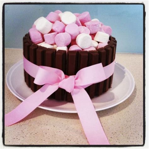 torta decorata con marshmallow